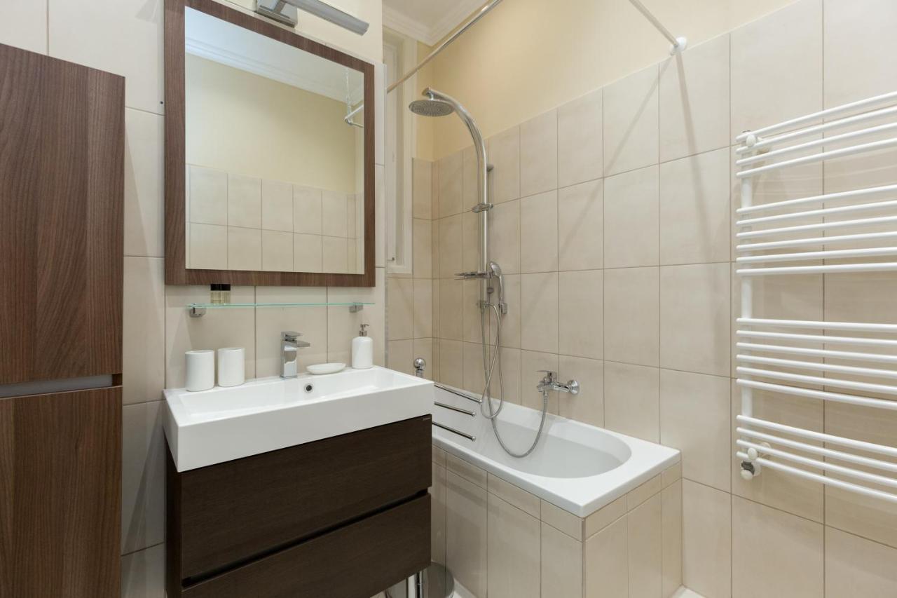 City Center Grand Luxury W 2Br/2Bt Budapeste Exterior foto